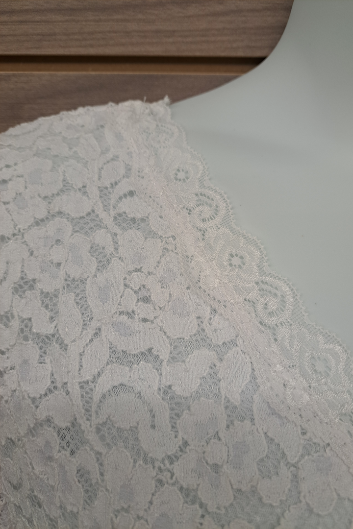 All lace blouse with undershirt bodice