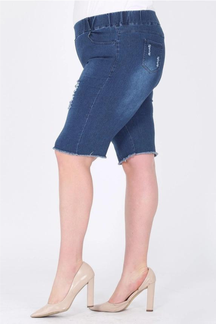 Plus Size Pull-On Super Stretch Distressed Bermuda Short