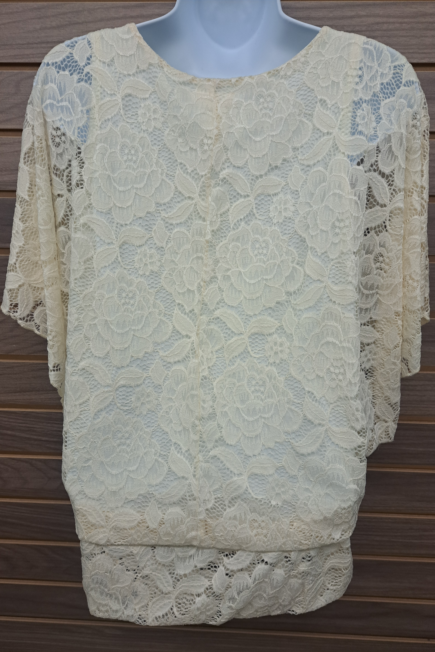 Kimono sleeve lace top w/ undershirt
